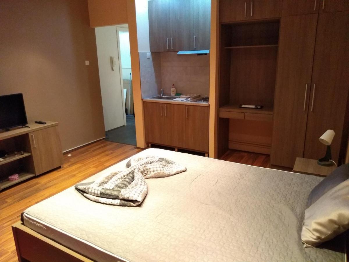 Apartamento Castel Bianco Belgrado Exterior foto
